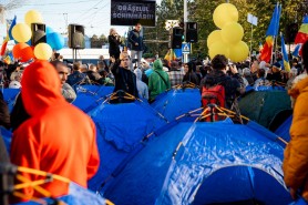 „Orășelul Schimbării” extins din nou pe bulevardul Ștefan cel Mare. Protestatarii și-au instalat corturile