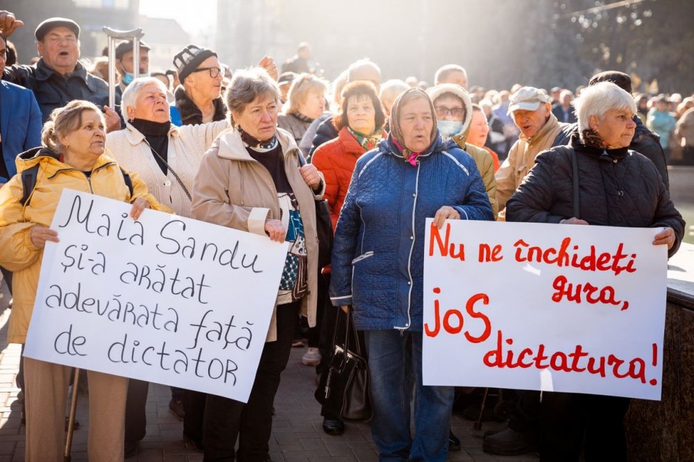 FOTO // Partidul „ȘOR”, un nou protest față de abuzurile puterii PAS: Poliția, la ordinul Maiei Sandu, a călcat în picioare Constituția și dreptul oamenilor de a protesta