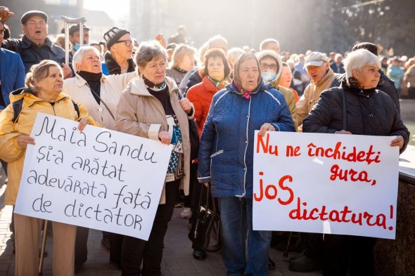 FOTO // Partidul „ȘOR”, un nou protest față de abuzurile puterii PAS: Poliția, la ordinul Maiei Sandu, a călcat în picioare Constituția și dreptul oamenilor de a protesta
