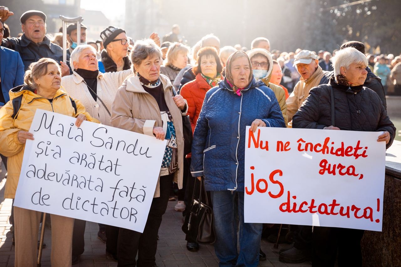 FOTO // Partidul „ȘOR”, un nou protest față de abuzurile puterii PAS: Poliția, la ordinul Maiei Sandu, a călcat în picioare Constituția și dreptul oamenilor de a protesta