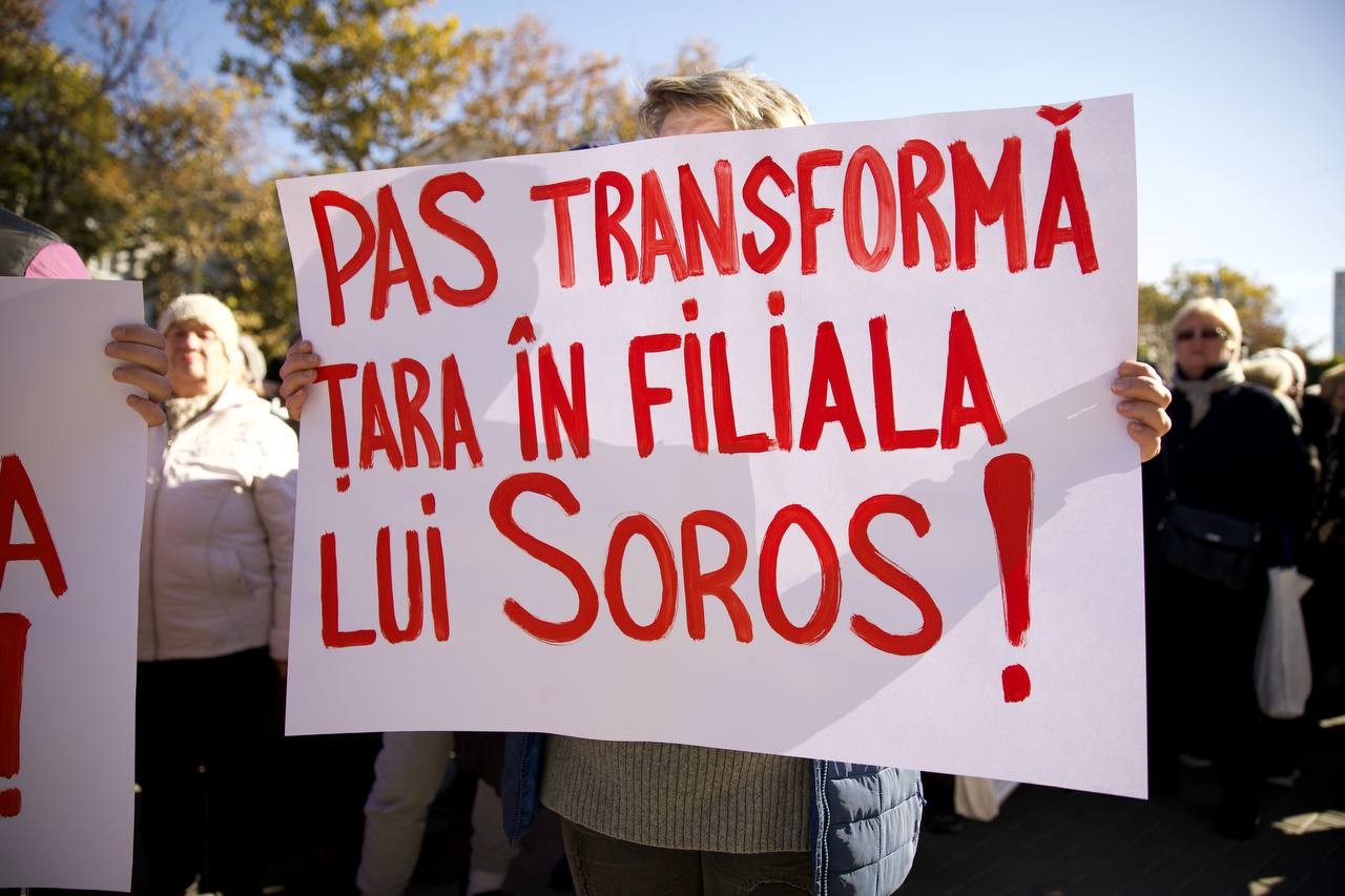 FOTO // Flashmob la sediul Procuraturii Generale: „Caracatița Soro(S)andu a pătruns în toate instituțiile statului!”