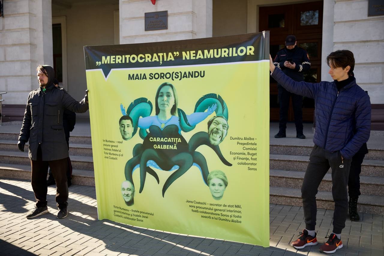 FOTO // Flashmob la sediul Procuraturii Generale: „Caracatița Soro(S)andu a pătruns în toate instituțiile statului!”