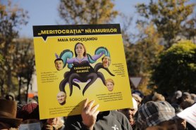 FOTO // Flashmob la sediul Procuraturii Generale: „Caracatița Soro(S)andu a pătruns în toate instituțiile statului!”