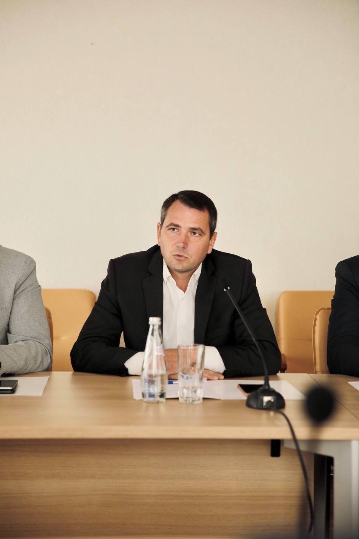 Comitetul Salvării Naționale formează un Guvern Popular și un Tribunal al Poporului, care îi va judeca pe actualii guvernanți pentru uzurparea puterii de stat