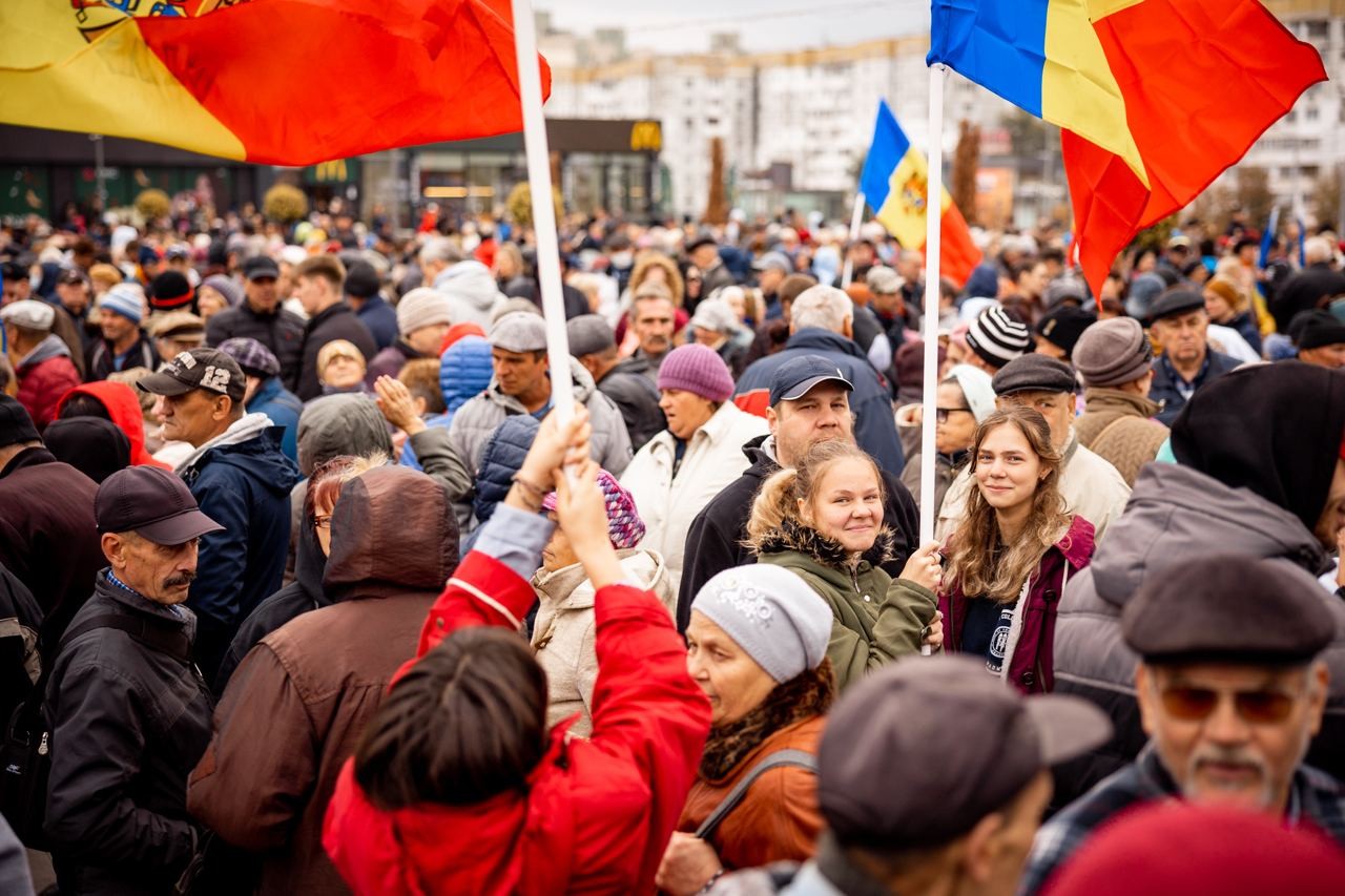 FOTO&VIDEO // „Așa, uciși!” - Partidul „ȘOR” susține că poliția la ordinul guvernanților a bătut și arestat protestatrii