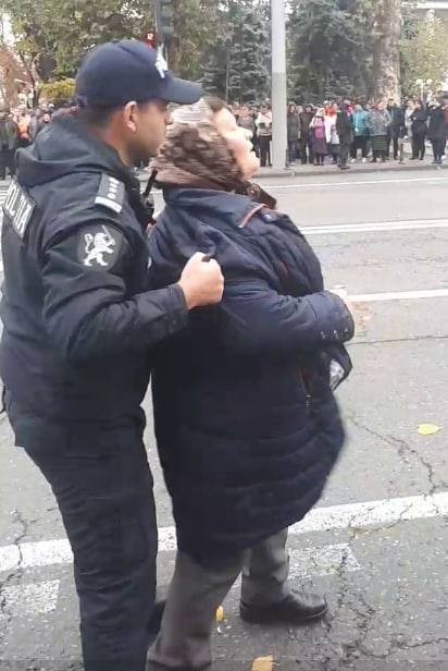FOTO&VIDEO // „Așa, uciși!” - Partidul „ȘOR” susține că poliția la ordinul guvernanților a bătut și arestat protestatrii