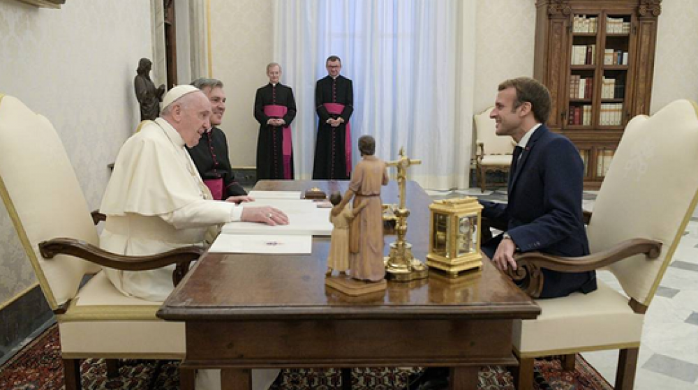 Macron a vorbit cu Papa Francisc, la Vatican, despre Ucraina, Haiti şi eutanasie