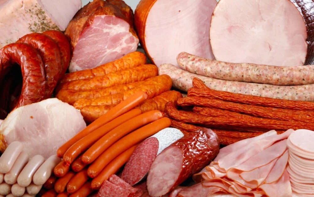 Otrava ascunsă din cârnați și crenvurști! Ce efecte nocive au asupra sistemului cardiovascular
