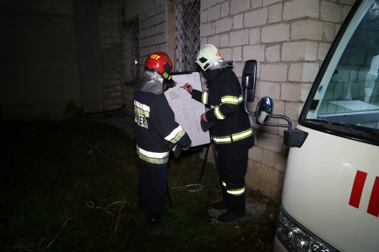 FOTO // Incendiu la Spitalului Clinic de Psihiatrie. Aproximativ 62 de bolnavi s-au baricadat la etajul 2 și au dat foc dat foc mobilei și saltelelor