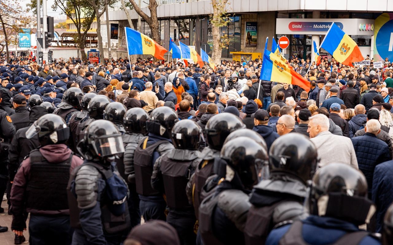 Ultima ORĂ // Poliția l-au reținut pe liderul protestelor antiguvernamentale, Dinu Țurcanu