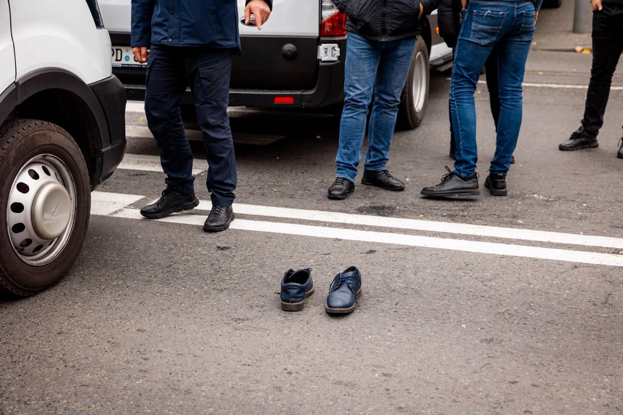 Ultima ORĂ // Poliția l-au reținut pe liderul protestelor antiguvernamentale, Dinu Țurcanu