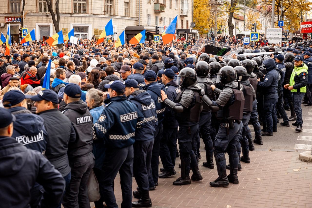 Ultima ORĂ // Poliția l-au reținut pe liderul protestelor antiguvernamentale, Dinu Țurcanu