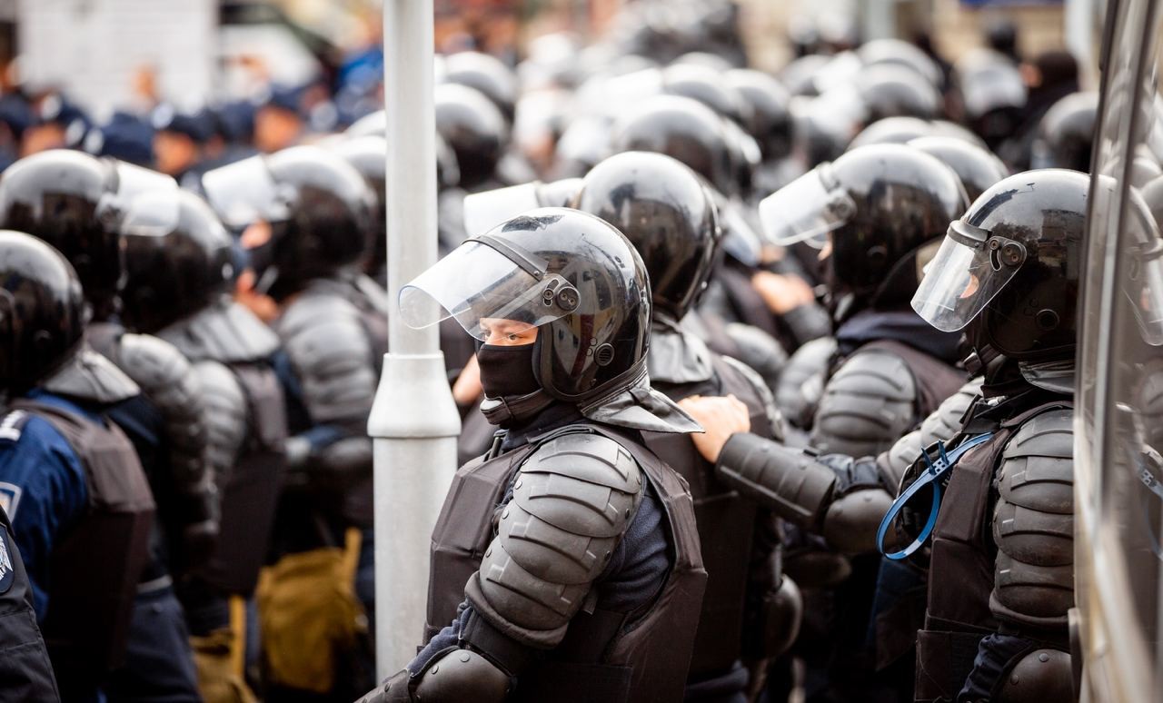 Ultima ORĂ // Poliția l-au reținut pe liderul protestelor antiguvernamentale, Dinu Țurcanu