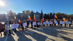 Proteste în mai multe localități din țară. Socialiștii și-au scos susținătorii în stradă