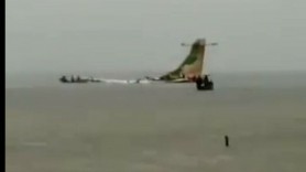 Catastrofă aviatică: Un avion cu pasageri s-a prăbușit într-un lac