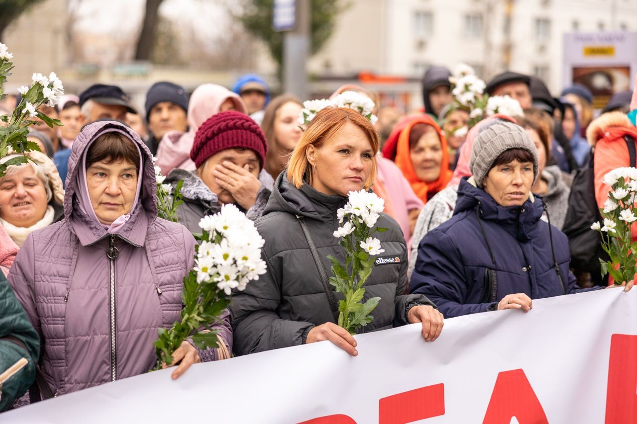 FOTO // Au strigat într-un glas: „Jos Maia Sandu!” - Organizatorii susțin că în capitală s-au adunat în jur de 50.000 de protestatari