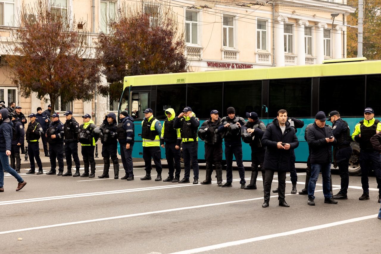 FOTO // Au strigat într-un glas: „Jos Maia Sandu!” - Organizatorii susțin că în capitală s-au adunat în jur de 50.000 de protestatari