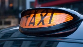 A născut pe bancheta din spate a unui taxi, iar firma i-a trimis factura pentru „curățarea mașinii”