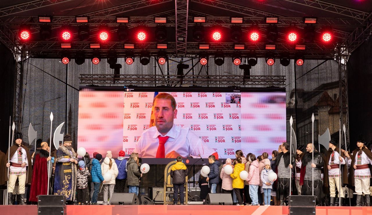 FOTO // La mulți ani, Orhei! Hramul și ziua orașului sunt sărbătorite cu muzică, voie bună, un marș pe ritmuri de fanfară, concert și focuri de artificii