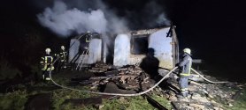 FOTO // Tragedie la Edineț. Un copil de 4 ani și bunica sa, arși de vii într-o casă