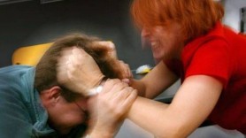 TERIFIANT // Un bărbat bătut de soție, lăsat să stea luni de zile într-o cămară fără WC