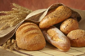 Ne așteaptă un nou val de scumpiri în această iarnă? Pâinea s-ar putea scumpi din nou