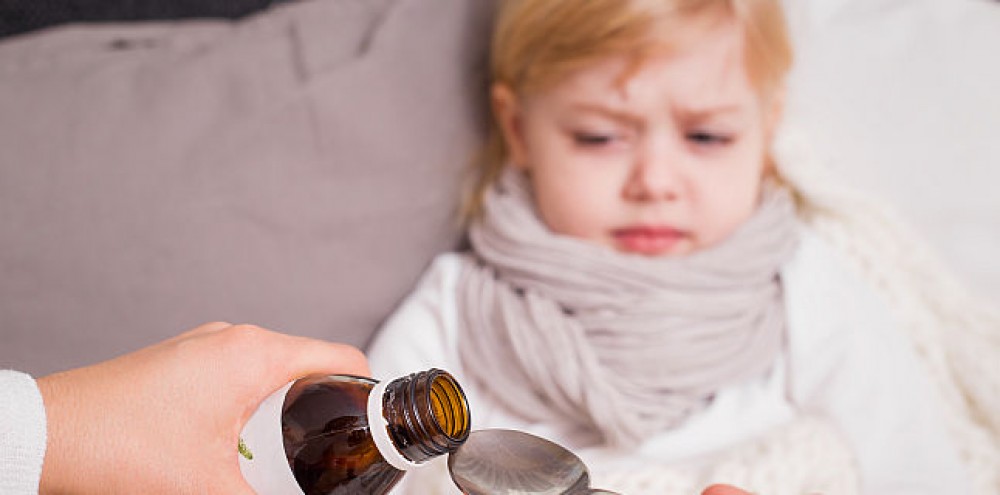 Răcirea bruscă a vremii a grăbit apariția virozelor și a umplut spitalele de pediatrie din țară. Sfaturile medicilor