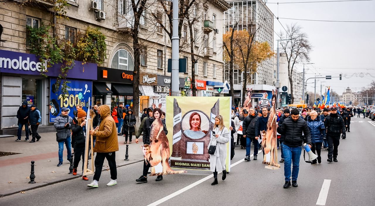 Peste 50 de mii de oameni protestează față de capturarea Procuraturii Generale