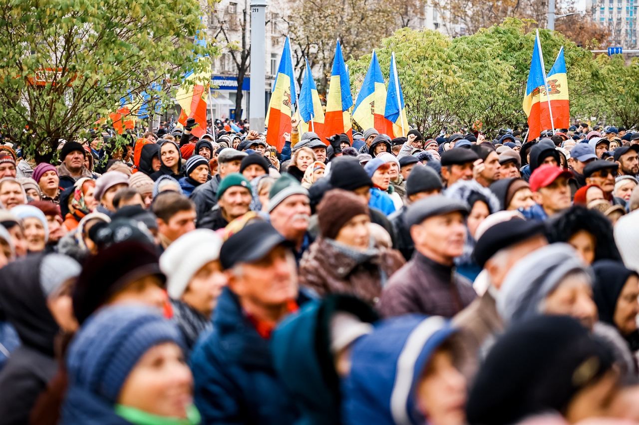 Peste 50 de mii de oameni protestează față de capturarea Procuraturii Generale