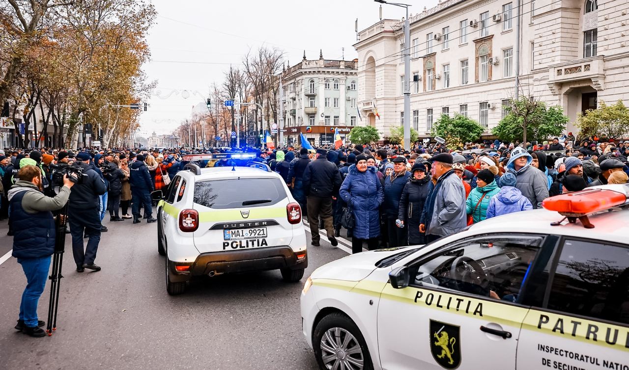 Peste 50 de mii de oameni protestează față de capturarea Procuraturii Generale
