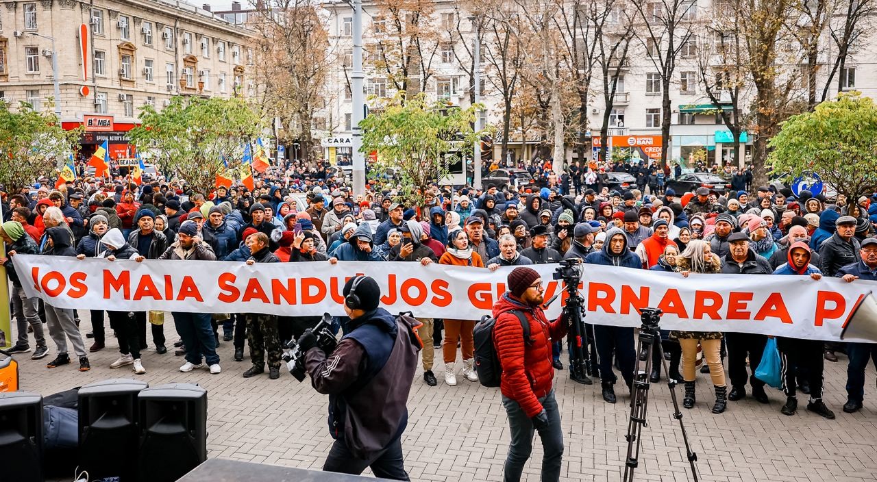 Peste 50 de mii de oameni protestează față de capturarea Procuraturii Generale