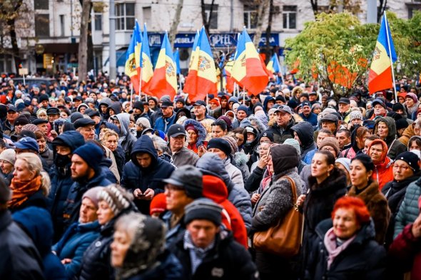Peste 50 de mii de oameni protestează față de capturarea Procuraturii Generale