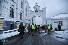 SBU a făcut percheziţii la o celebră mănăstire din Kiev suspectând că adăposteşte sabotori şi armament rusesc. Reacția Moscovei