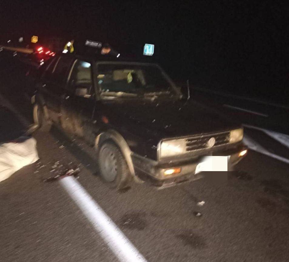 FOTO // Accident TERIBIL. Un bărbat a murit, iar o tânără a ajuns în stare gravă la spital
