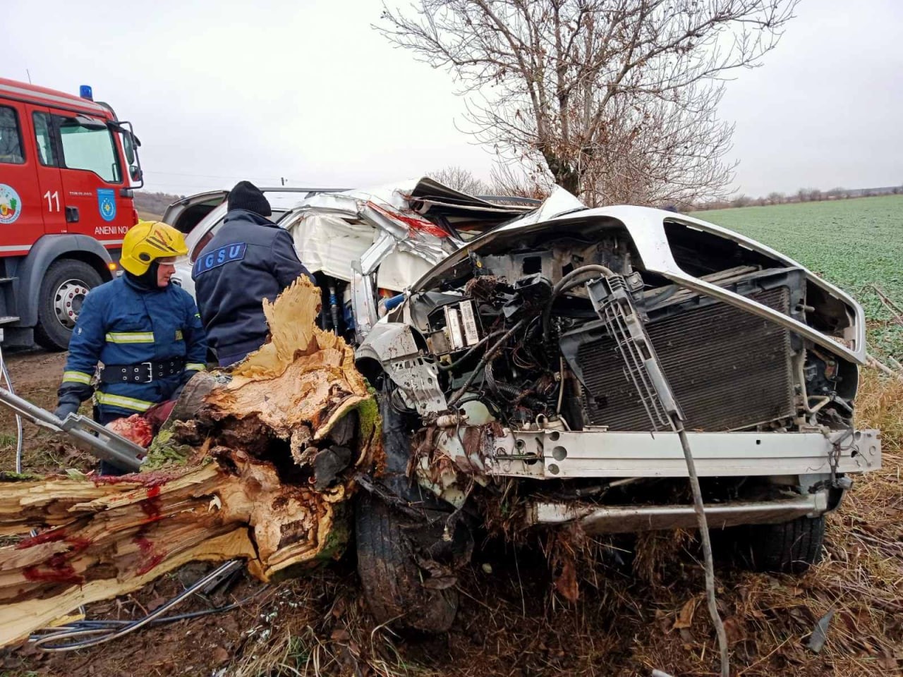 FOTO // Accident TERIBIL la Anenii Noi. Trei persoane au decedat