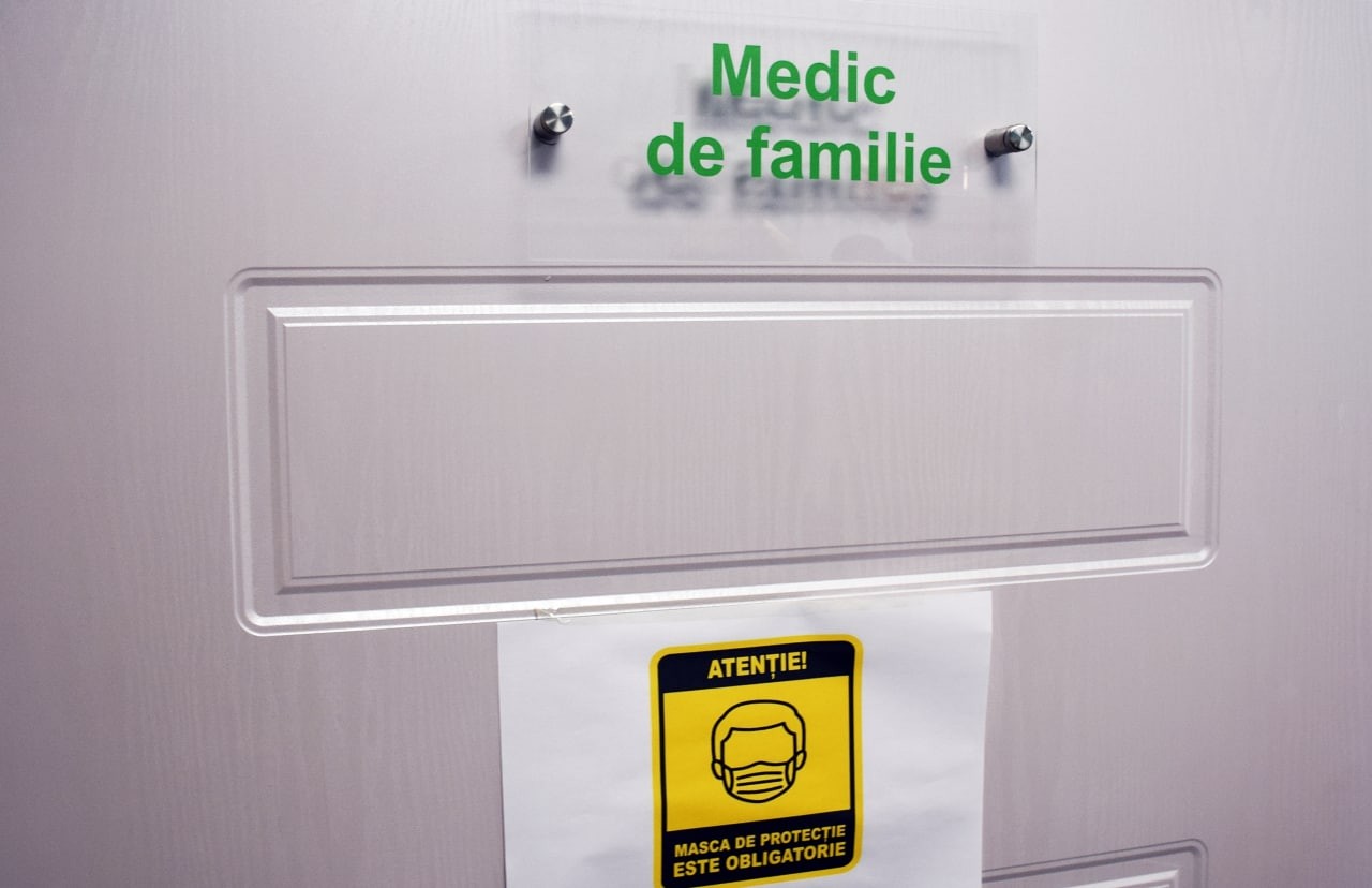 FOTO&VIDEO //Echipa Partidului „ȘOR” continuă să dezvolte satele Moldovei. În satul Pohorniceni, raionul Orhei, a fost renovat Oficiul Medicilor de Familie