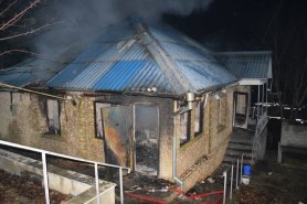 FOTO // Incendiu la Ialoveni. Un bărbat a ars de viu în propria casă