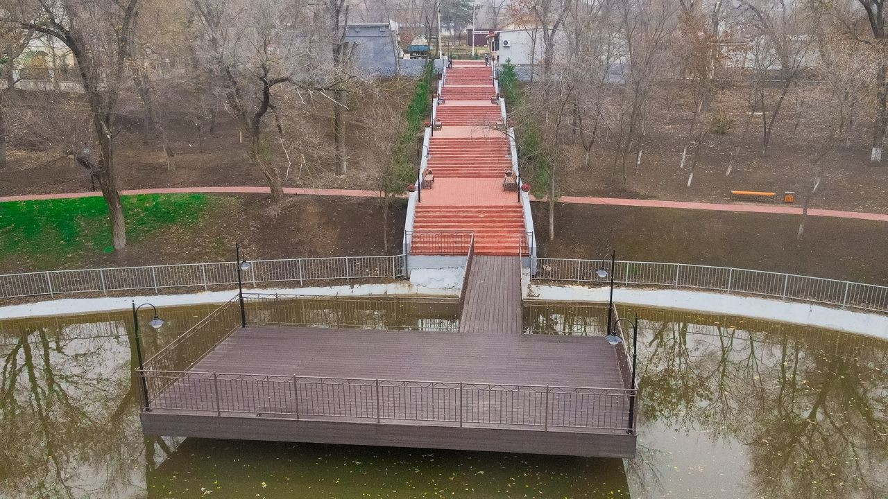 FOTO // Echipa Partidului „ȘOR” a reconstruit parcul central din Taraclia