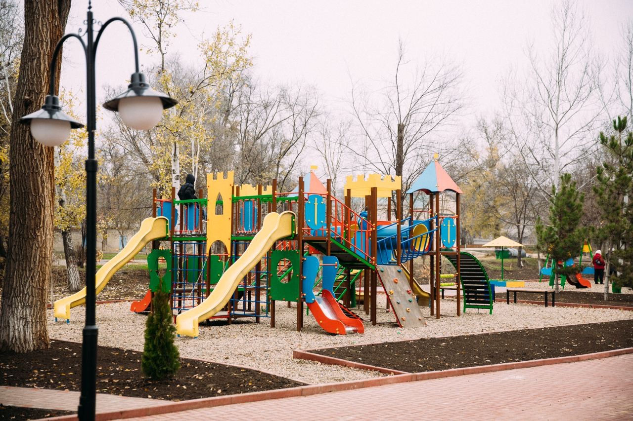 FOTO // Echipa Partidului „ȘOR” a reconstruit parcul central din Taraclia