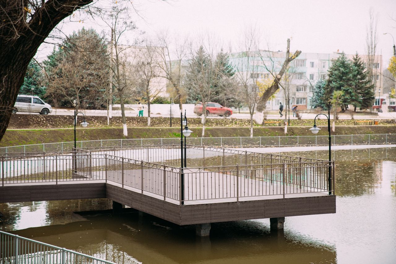 FOTO // Echipa Partidului „ȘOR” a reconstruit parcul central din Taraclia