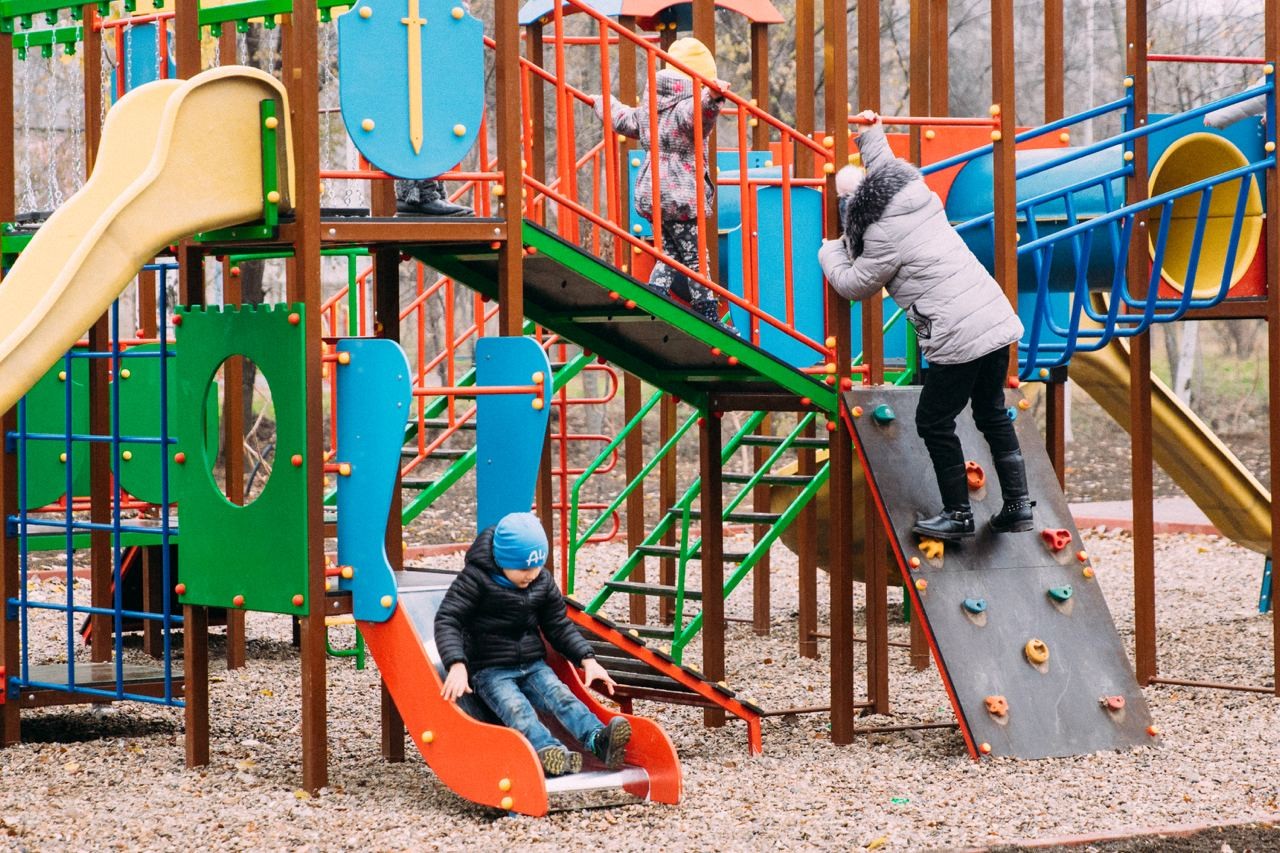 FOTO // Echipa Partidului „ȘOR” a reconstruit parcul central din Taraclia