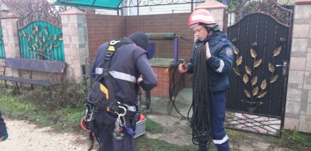 Sângerei: O femeie a căzut într-o fântână