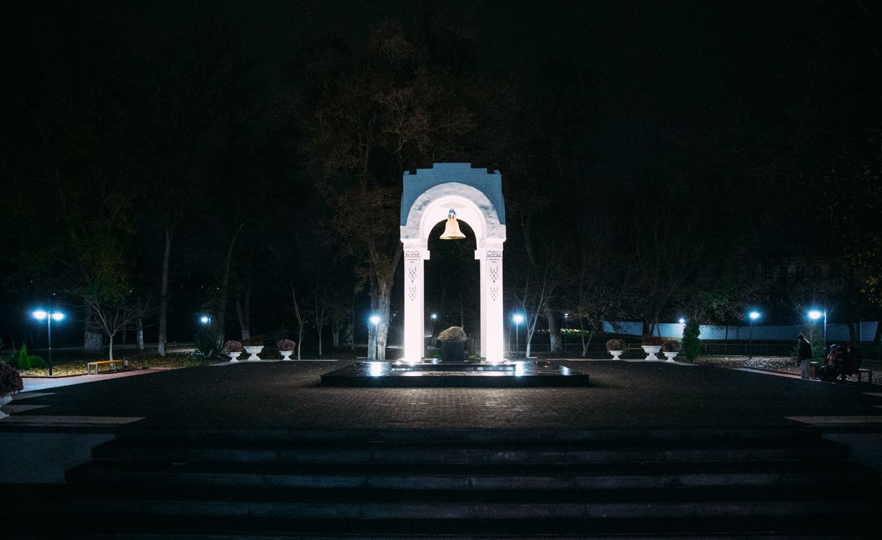 FOTO // Echipa Partidului „ȘOR” a reconstruit parcul central din Taraclia