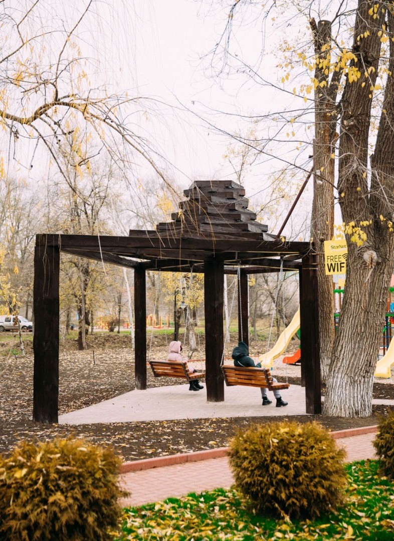FOTO // Echipa Partidului „ȘOR” a reconstruit parcul central din Taraclia