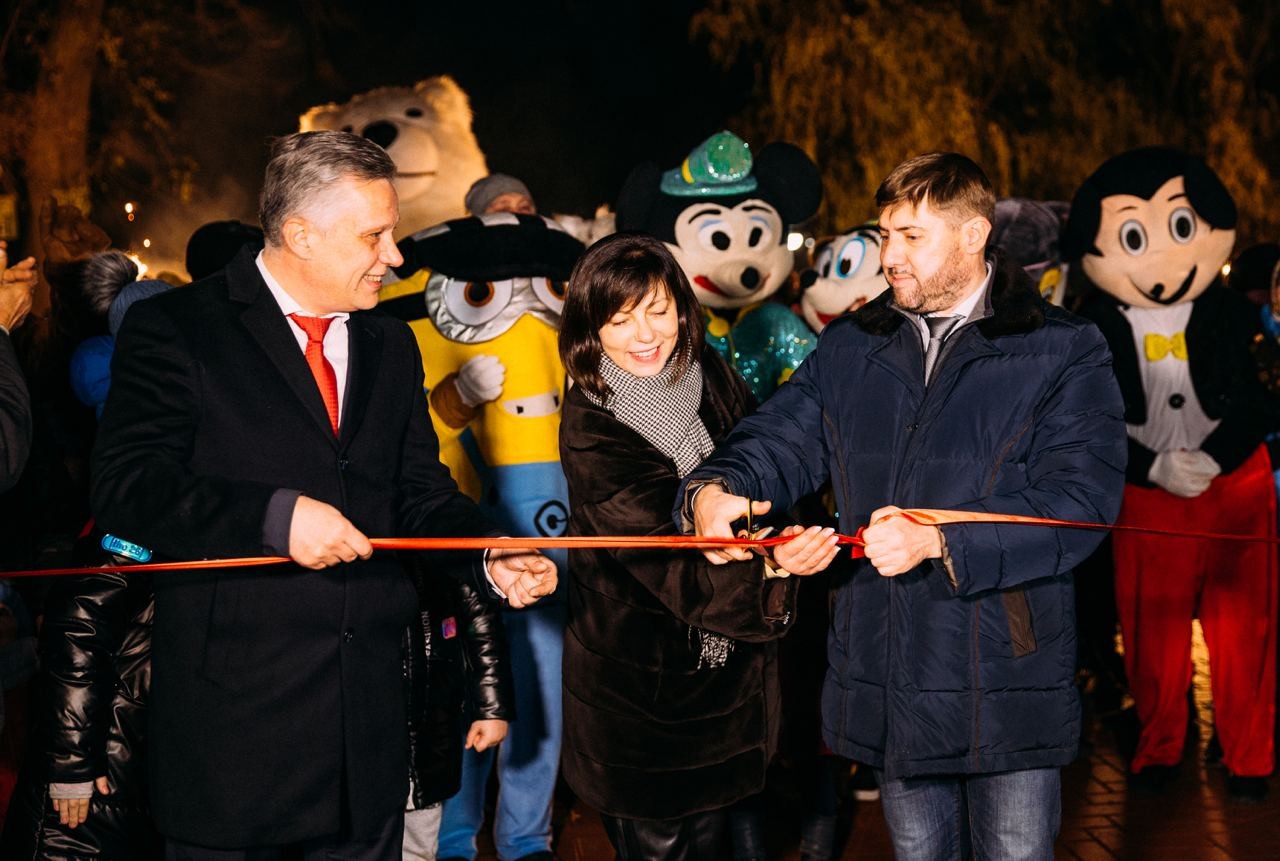 FOTO // Echipa Partidului „ȘOR” a reconstruit parcul central din Taraclia