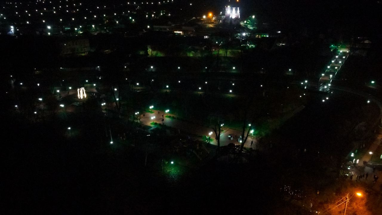 FOTO // Echipa Partidului „ȘOR” a reconstruit parcul central din Taraclia