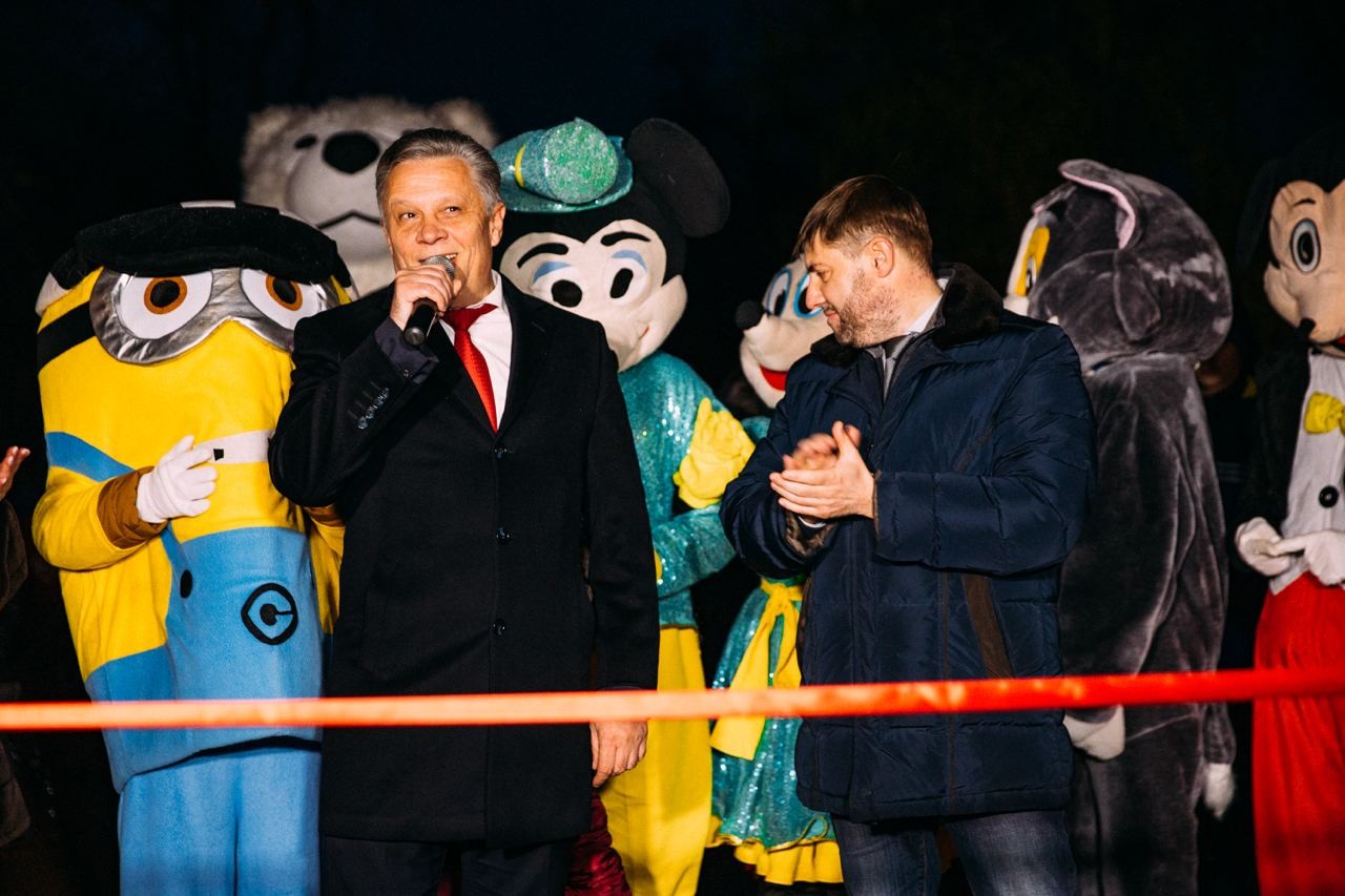 FOTO // Echipa Partidului „ȘOR” a reconstruit parcul central din Taraclia