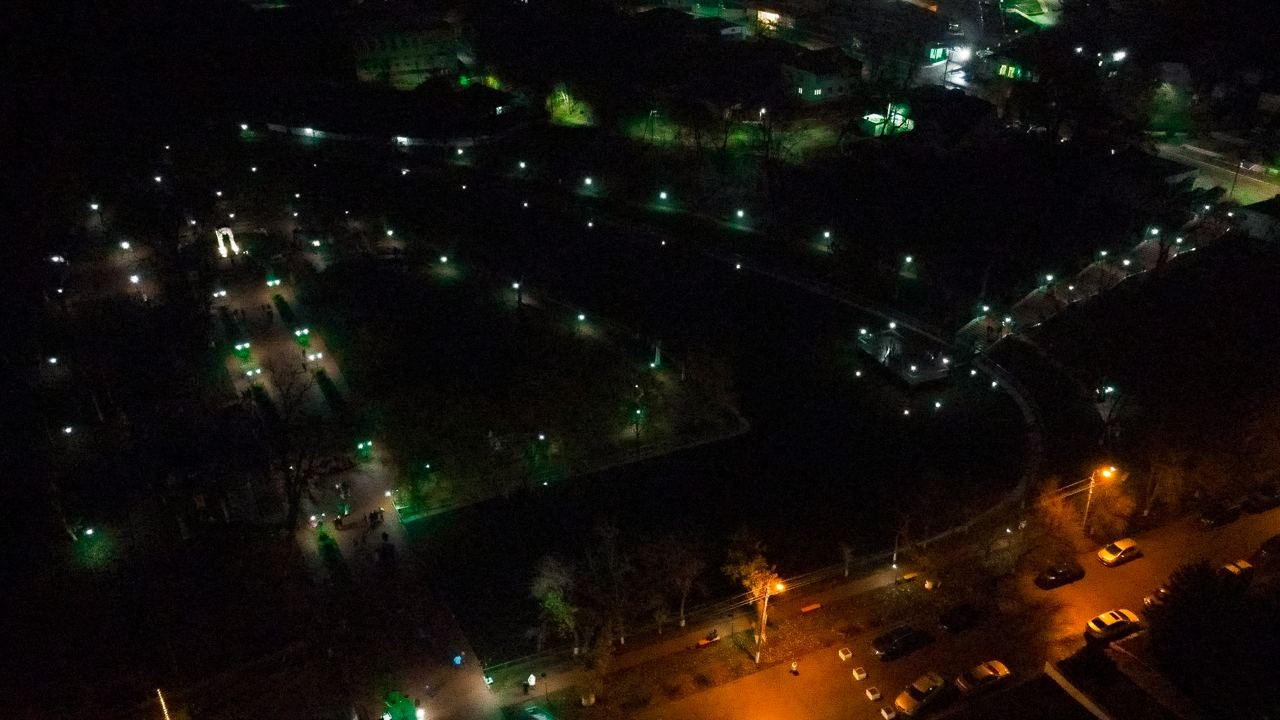 FOTO // Echipa Partidului „ȘOR” a reconstruit parcul central din Taraclia