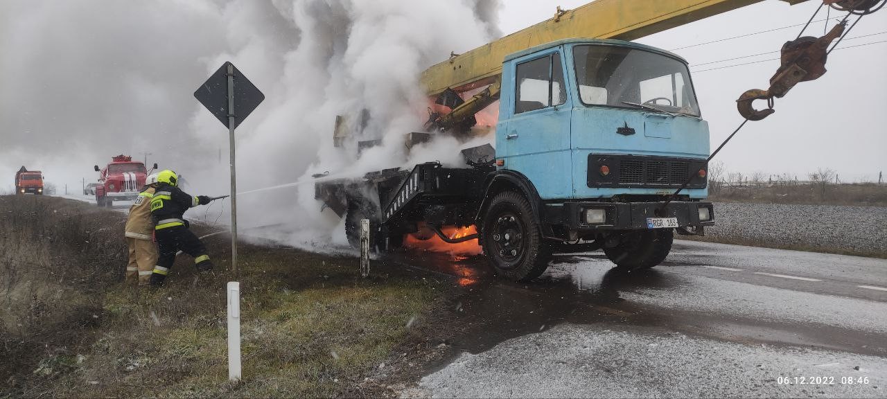 Incendiu în Găgăuzia. O automacara a luat foc în mijlocul drumului