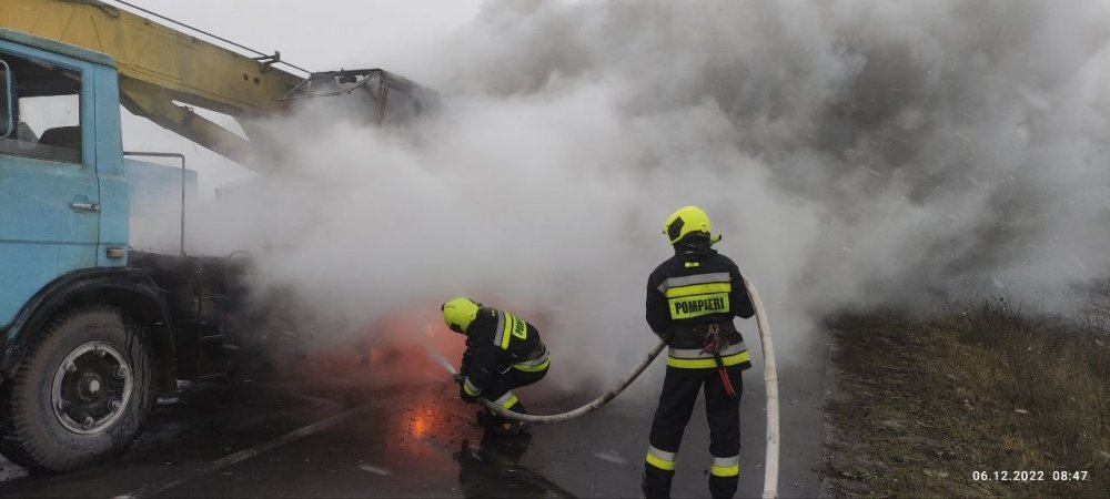 Incendiu în Găgăuzia. O automacara a luat foc în mijlocul drumului